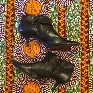 Black collared ankle bootie